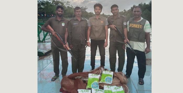 পূর্ব সুন্দরবনে বিপুল পরিমাণে বিষ, জাল ও নৌকা জব্দ