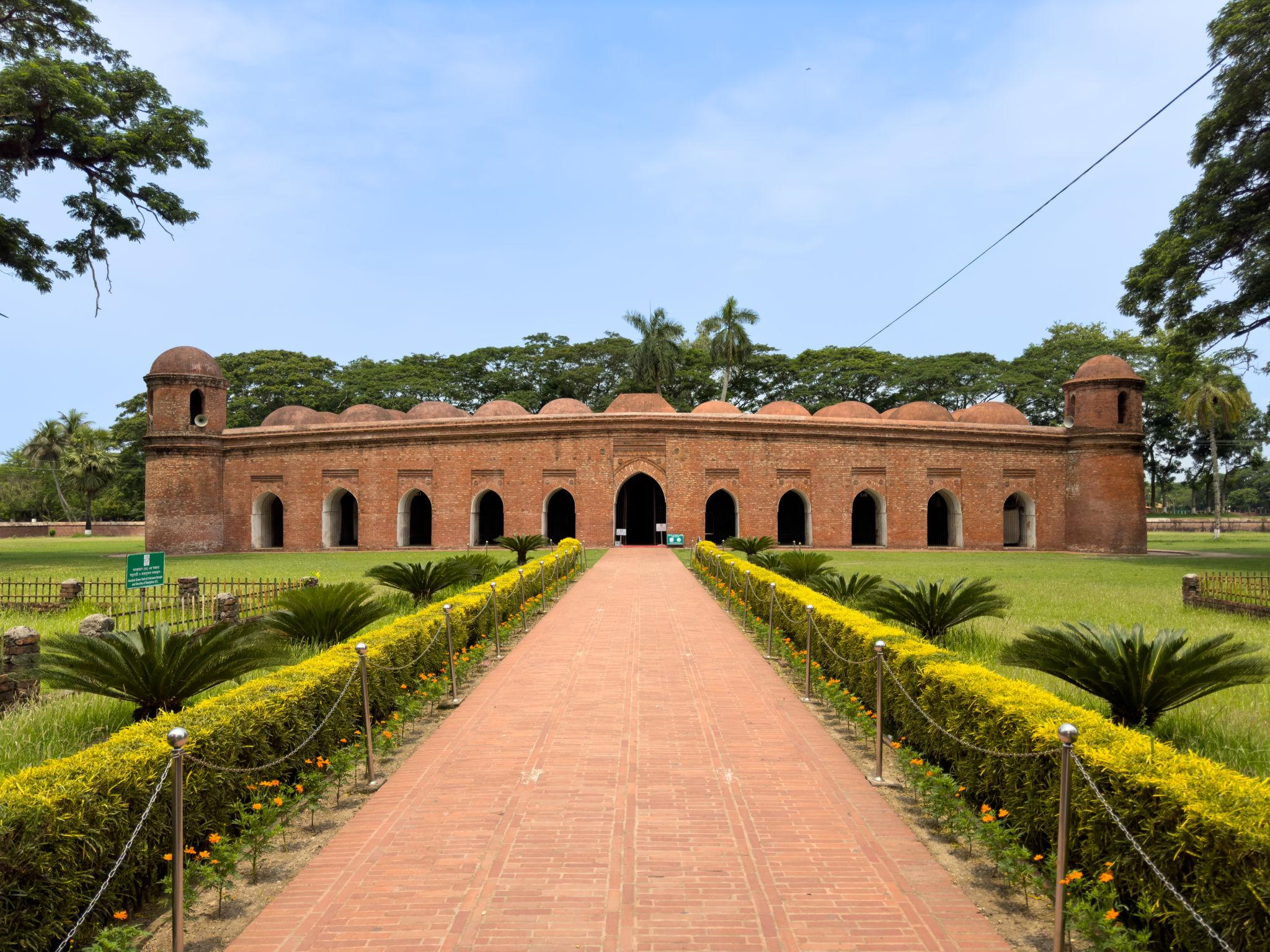 লবণাক্ততার ক্ষয়ে ঝুঁকিতে বিশ্ব ঐতিহ্য ষাটগম্বুজ মসজিদ